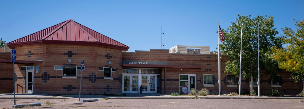 Exterior view of Jeehdeez'a Elementary School